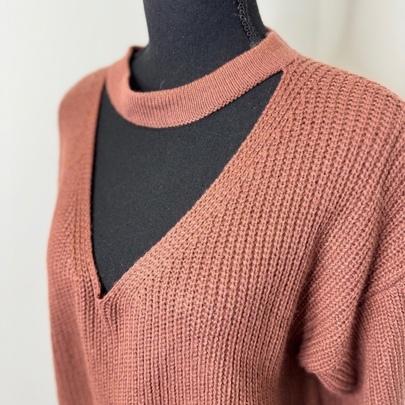 Miracle Brown V-Neck Knit Women’s Sweater (M/L) - Picture 3 of 7